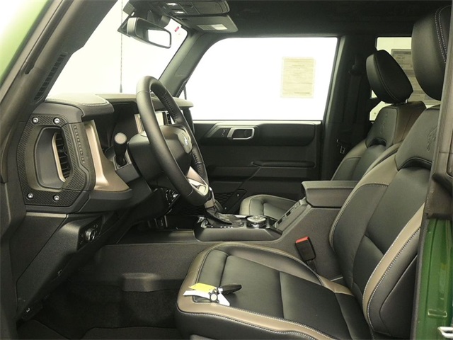 2025 Ford Bronco Outer Banks photo 13