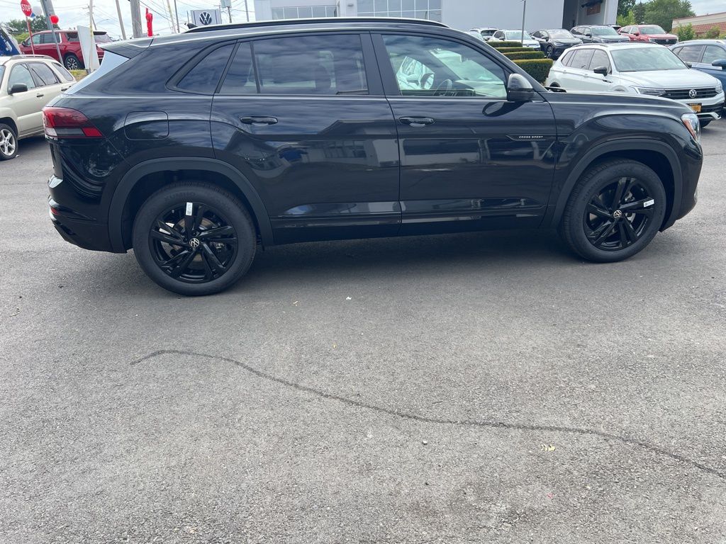 2026 Volkswagen Atlas Cross Sport SEL R-Line photo 5