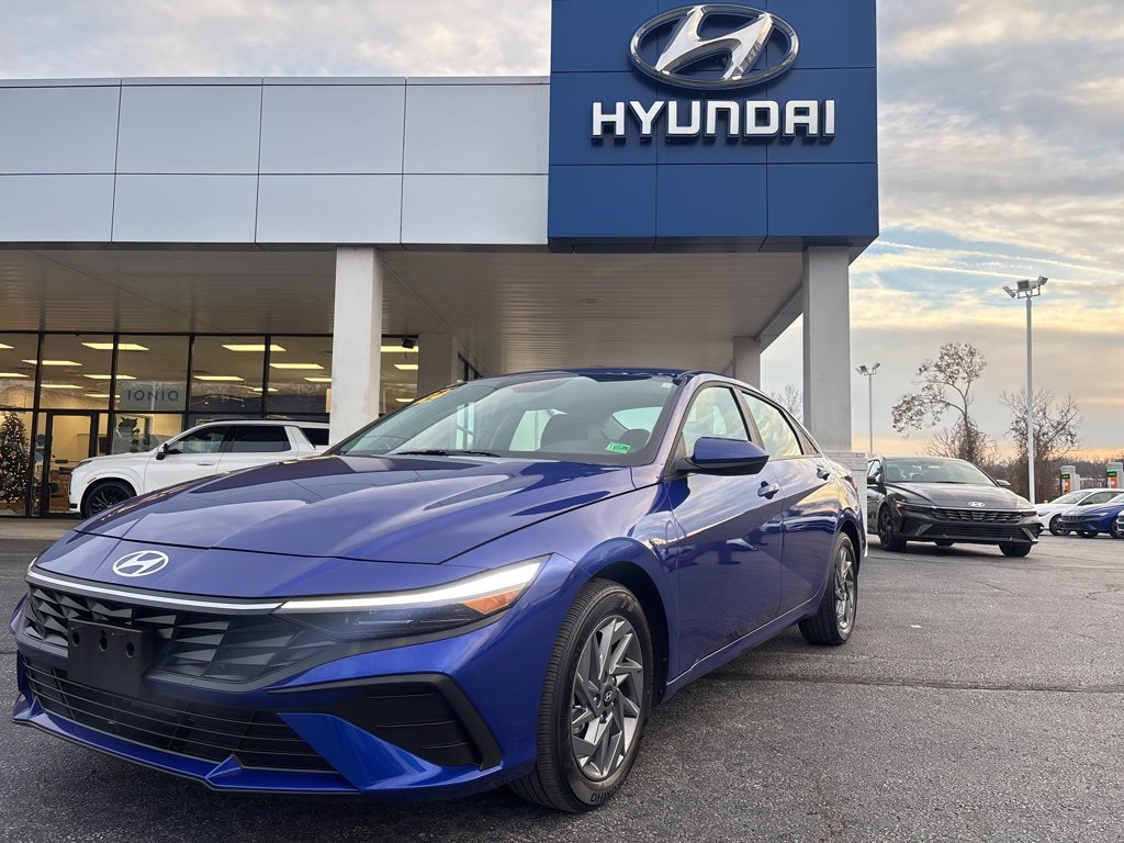2024 Hyundai Elantra Blue's photo