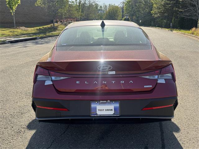 2025 Hyundai Elantra Hybrid Blue photo 4