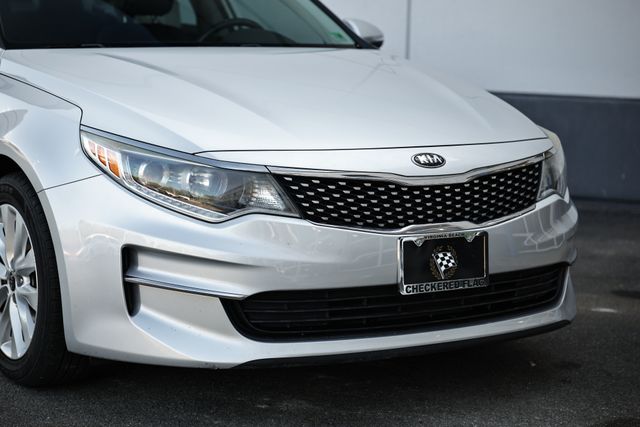 2018 Kia Optima EX photo 2