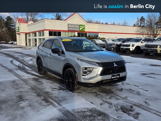 2023 Mitsubishi Eclipse Cross LE's photo