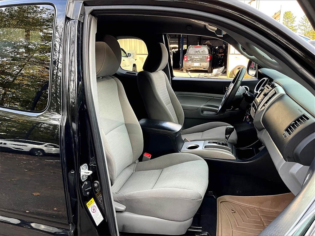 2013 Toyota Tacoma Base 4x4 Access Cab photo 11