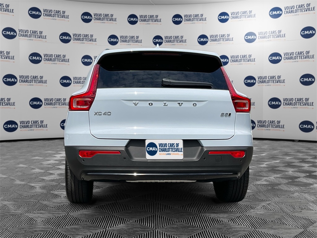 2026 Volvo XC40 AWD Plus photo 4