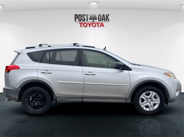 2014 Toyota RAV4 LE photo 8