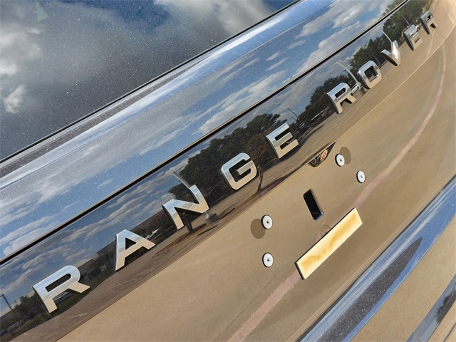 2025 Land Rover Range Rover SE photo 8