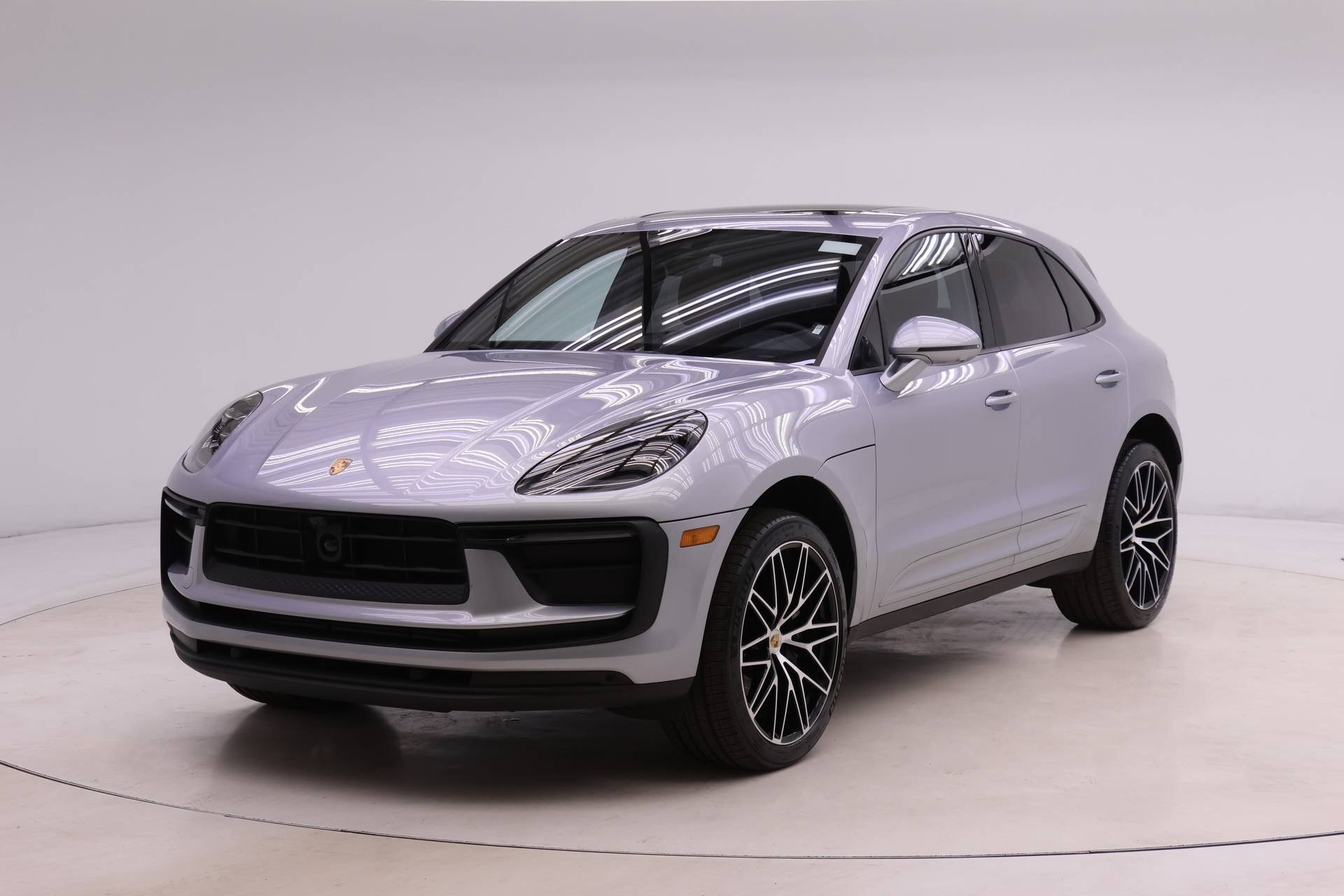 2025 Porsche Macan's photo