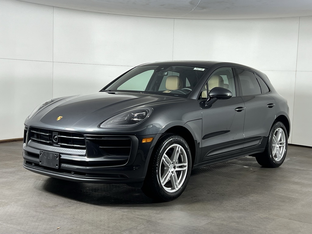 2025 Porsche Macan's photo