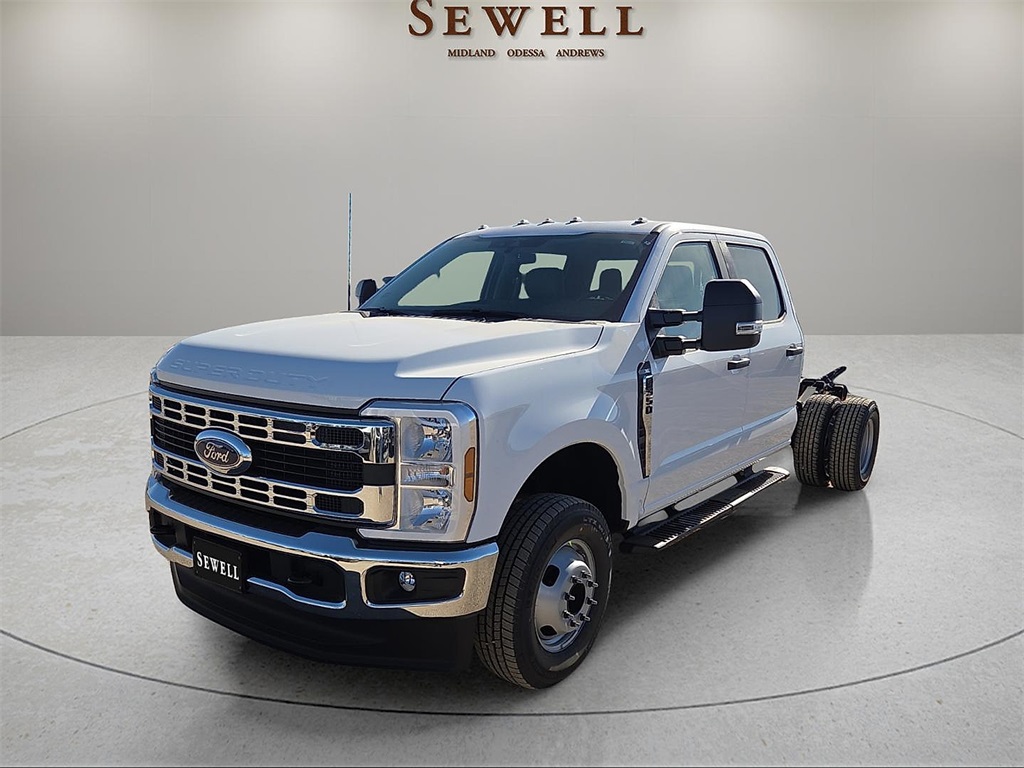 2026 Ford F-350 Super Duty Chassis Cab XL's photo