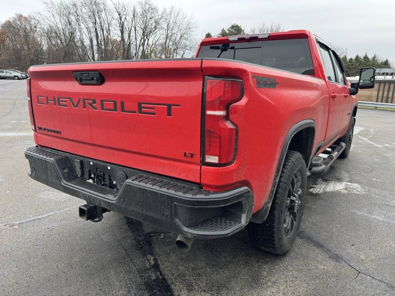 2025 Chevrolet Silverado 2500HD LT photo 2