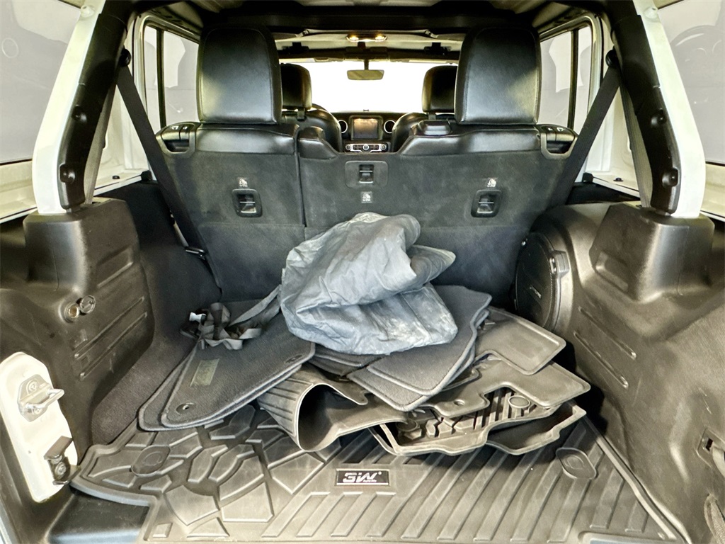 2019 Jeep Wrangler Unlimited Sahara photo 17