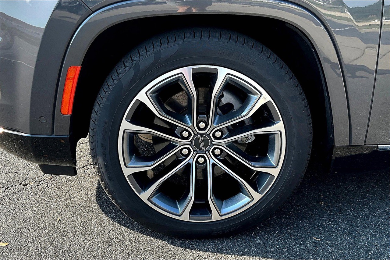 2024 Jeep Grand Wagoneer III photo 31