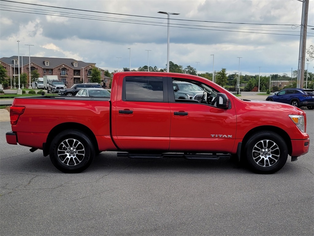 2023 Nissan Titan SV photo 2