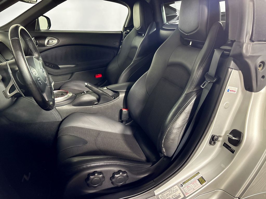 2011 Nissan 370Z Touring photo 11