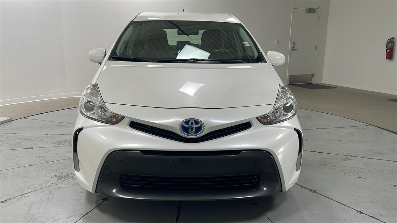 2017 Toyota Prius V Five photo 2