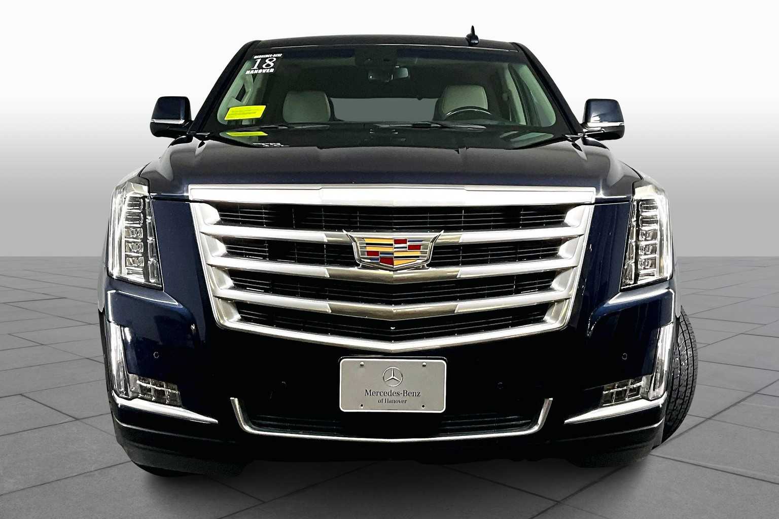 2018 Cadillac Escalade Luxury photo 3