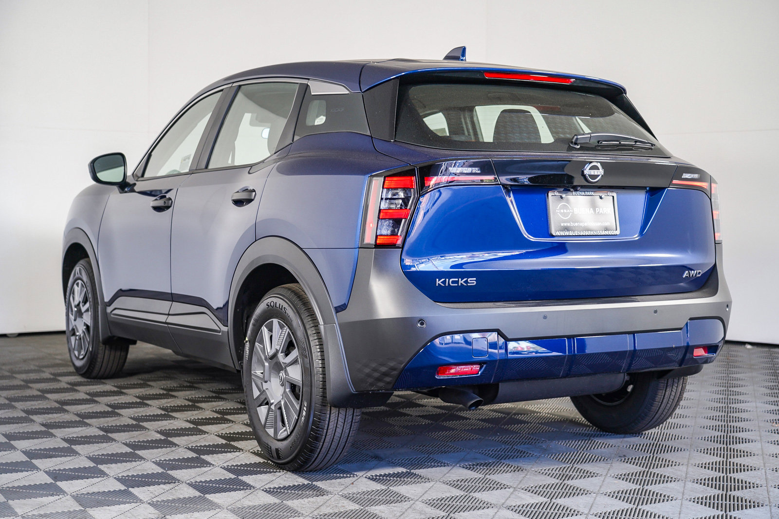 2025 Nissan Kicks S photo 5