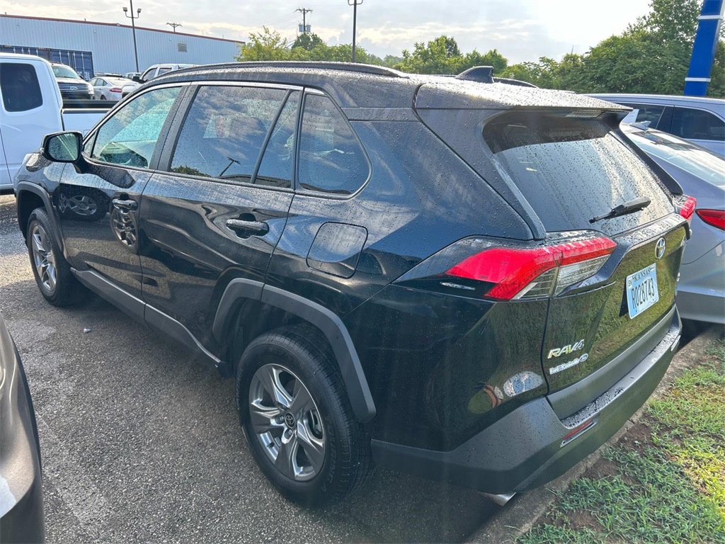 2024 Toyota RAV4 XLE photo 2