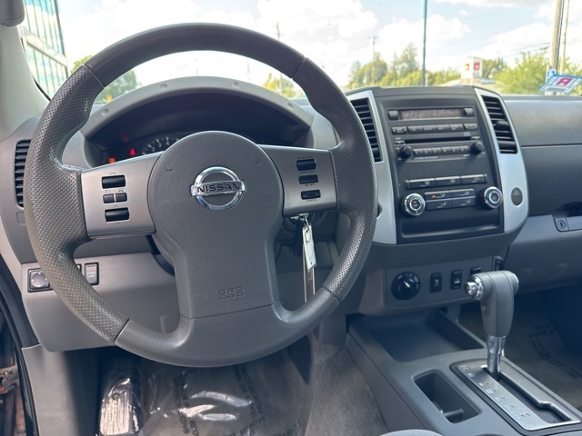 2012 Nissan Frontier SV photo 14