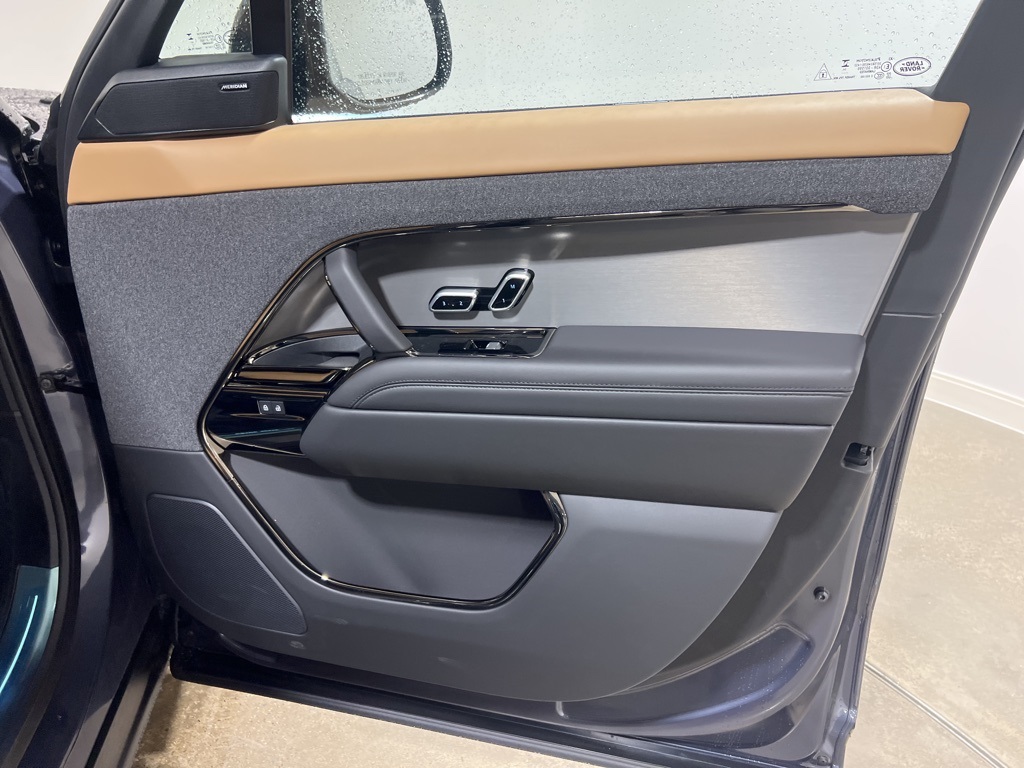 2025 Land Rover Range Rover Sport SE photo 20