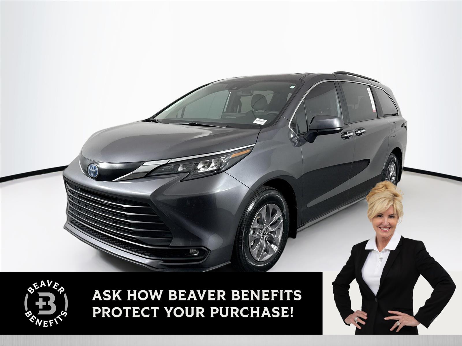 2025 Toyota Sienna XLE's photo