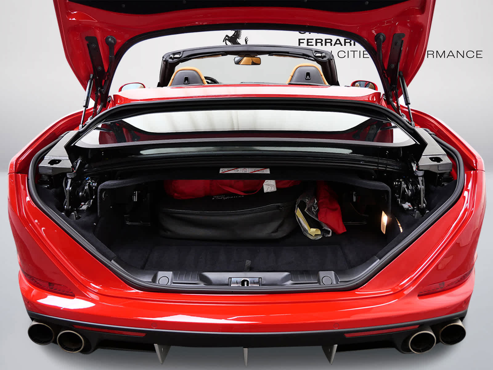 2017 Ferrari California T photo 13