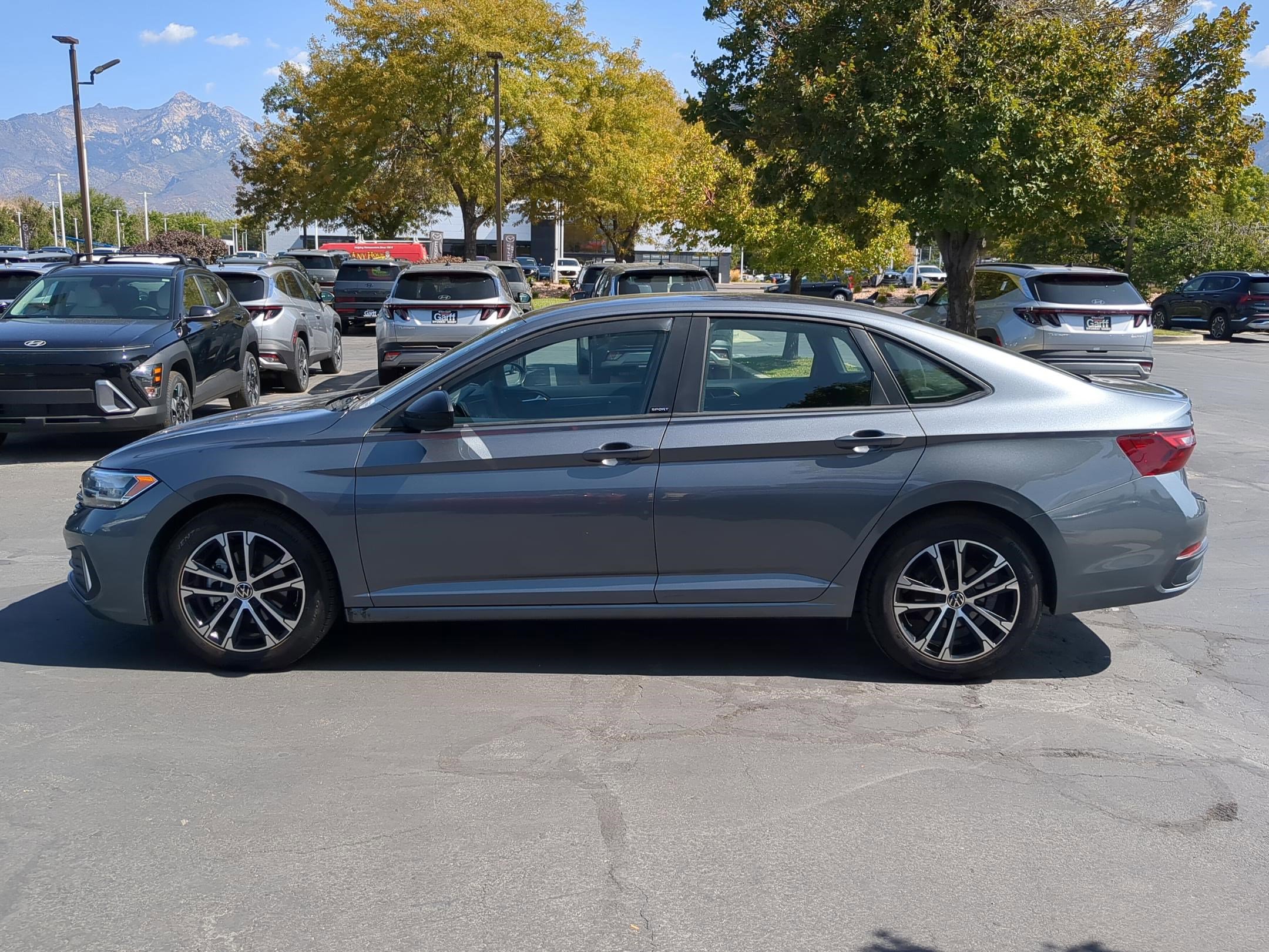 2023 Volkswagen Jetta Sport photo 6