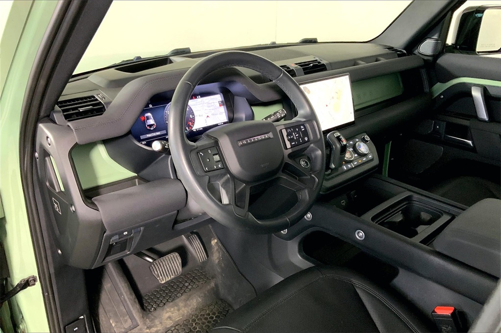 2023 Land Rover Defender 110 photo 13