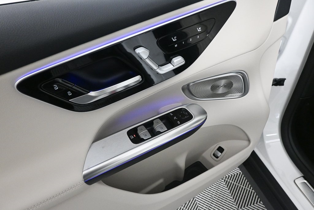 2026 Mercedes Benz GLC 300 photo 4