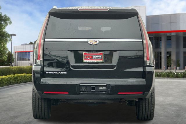 2017 Cadillac Escalade Platinum photo 4