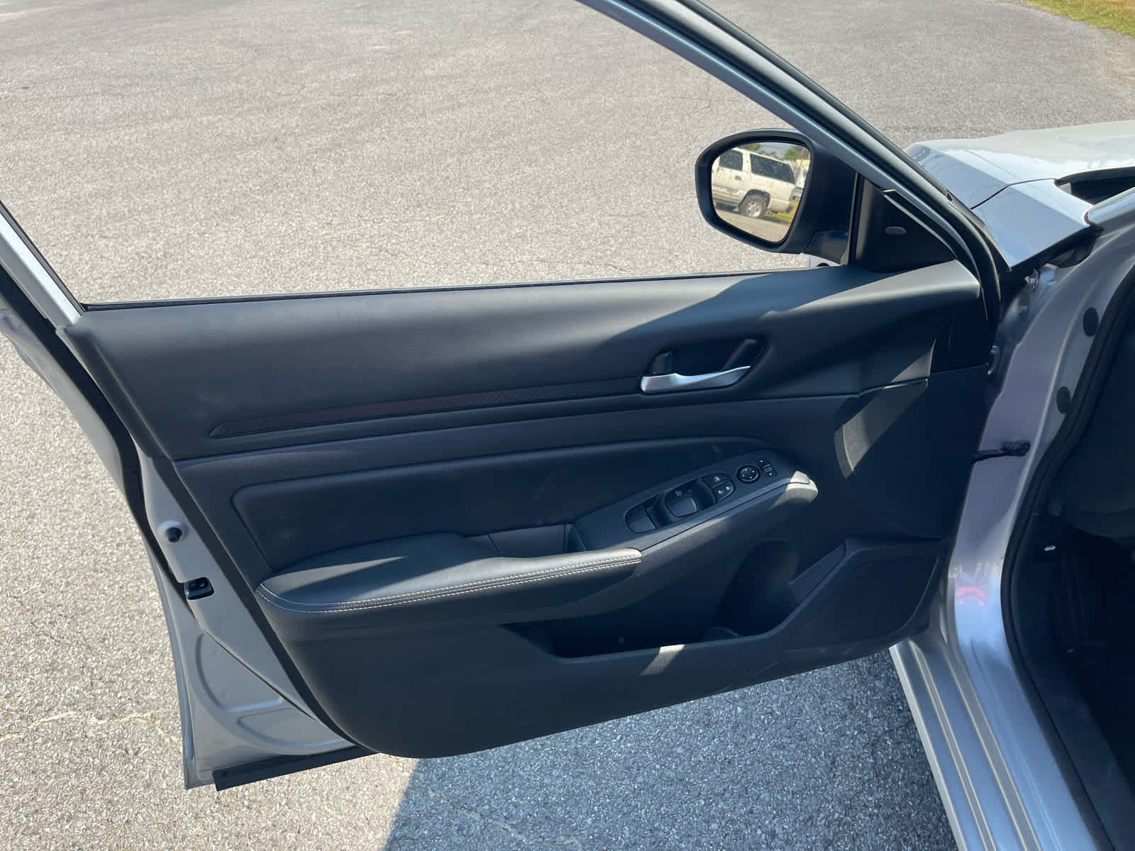 2024 Nissan Altima 2.5 SV photo 6