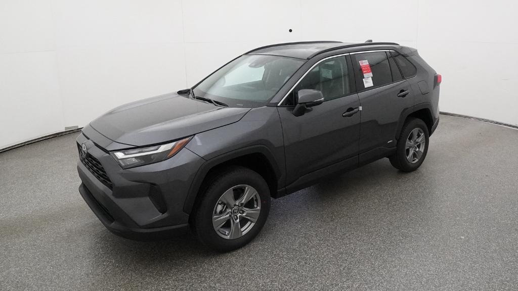2025 Toyota RAV4 XLE's photo