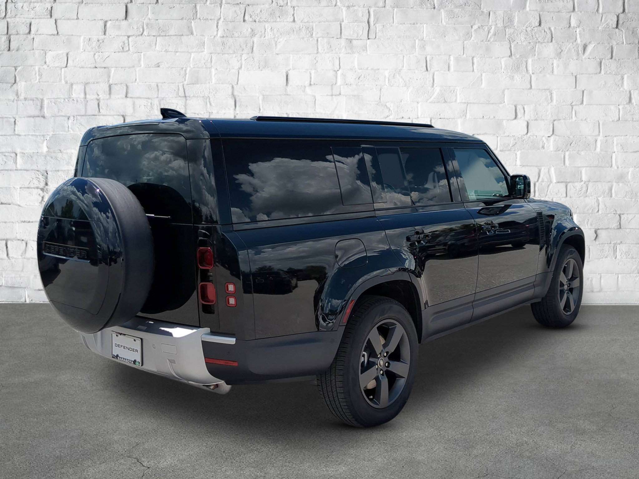 2025 Land Rover Defender 130 S photo 4