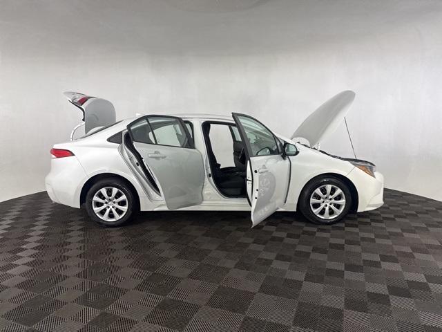 2025 Toyota Corolla LE photo 14