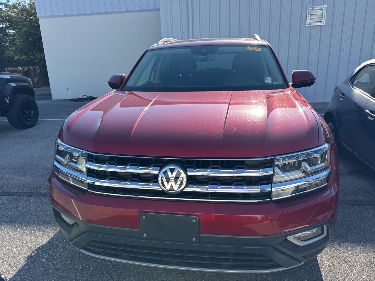 2018 Volkswagen Atlas SEL Premium photo 2