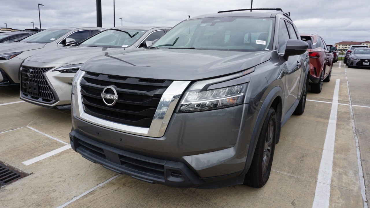 2022 Nissan Pathfinder SV's photo