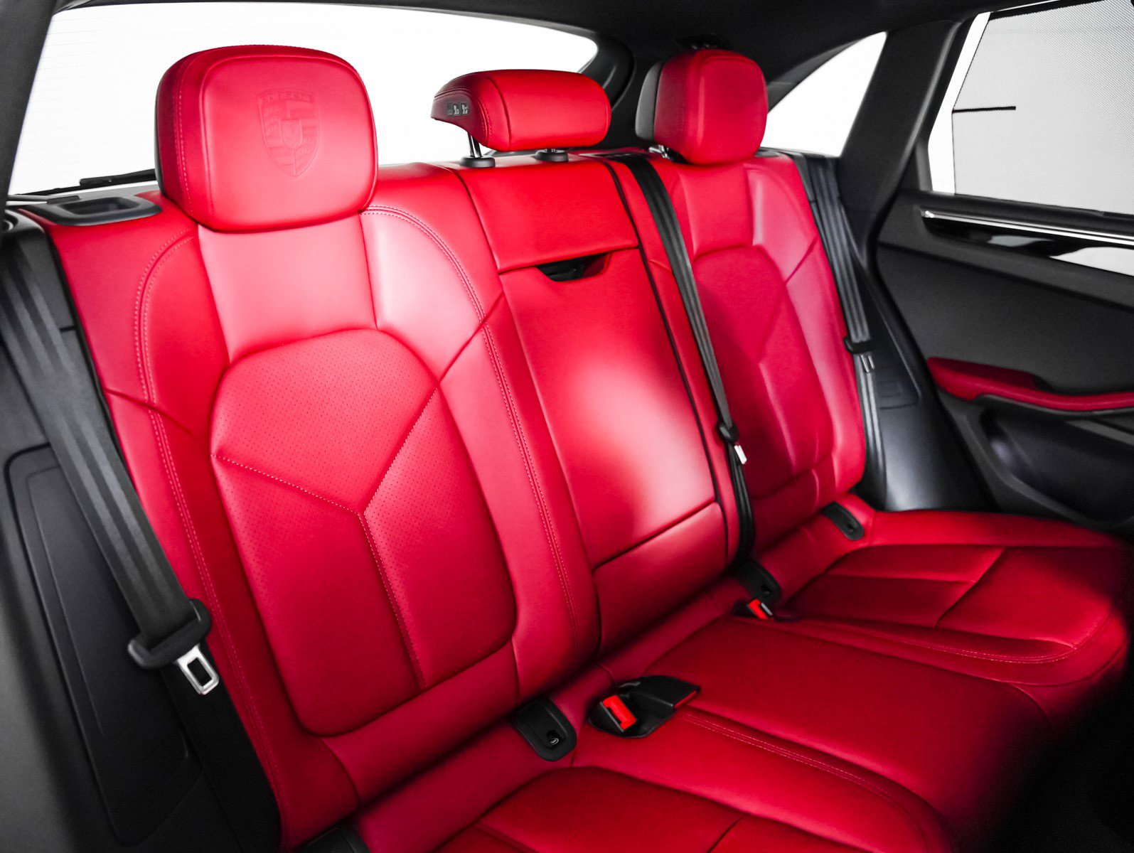 2025 Porsche Macan T photo 4