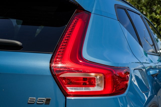 2023 Volvo XC40 Plus photo 2