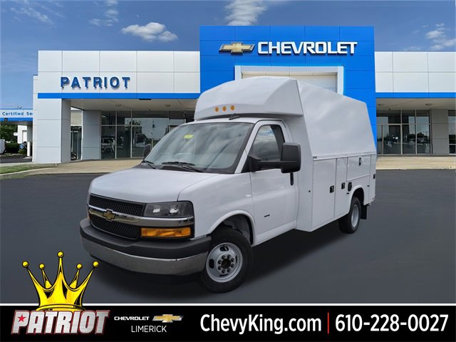 2025 Chevrolet Express Cutaway Base's photo