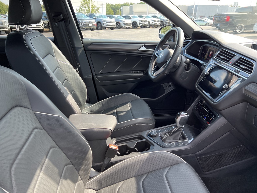 2022 Volkswagen Tiguan SEL Premium R-Line photo 12