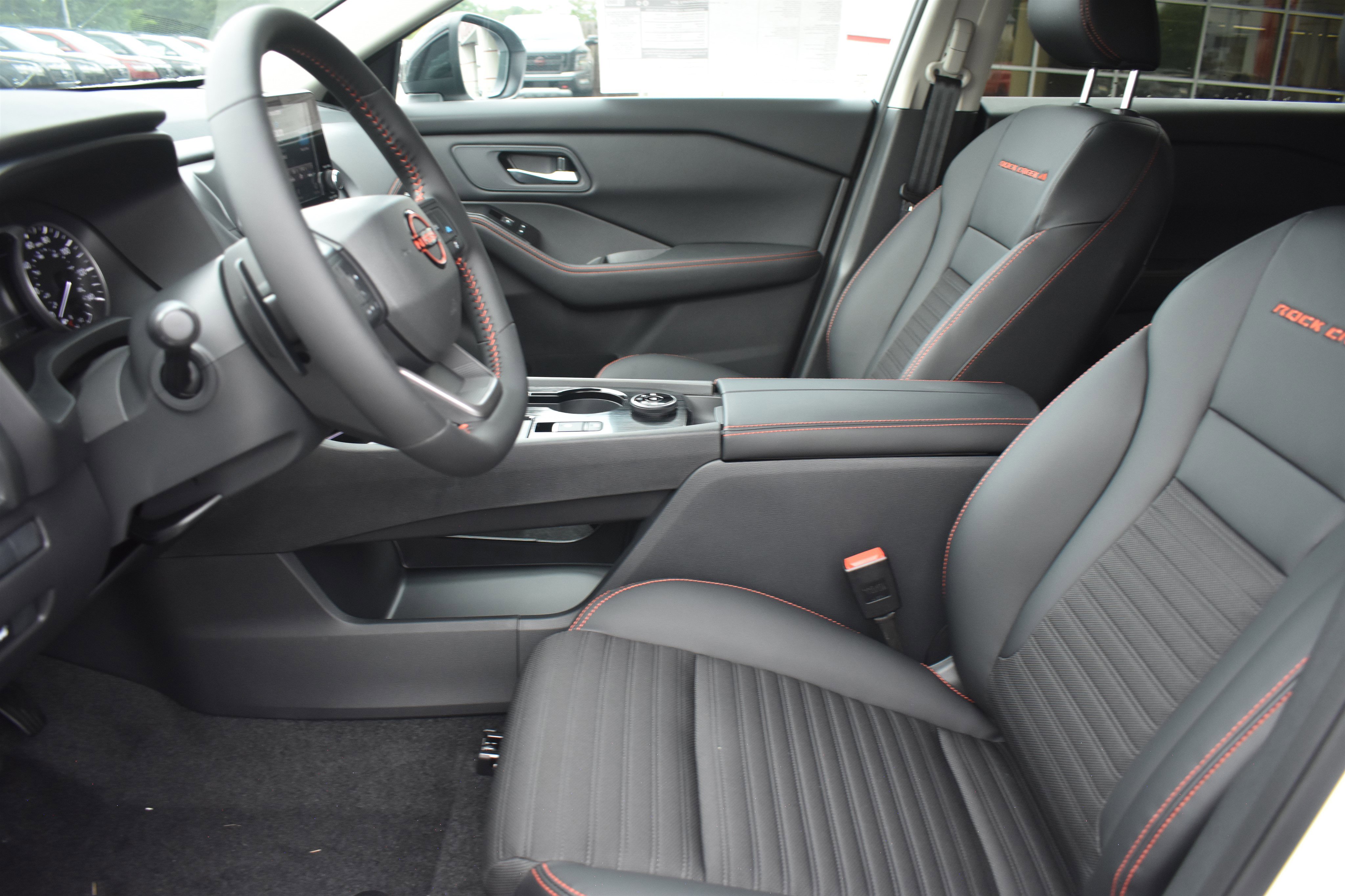 2026 Nissan Rogue SV photo 10