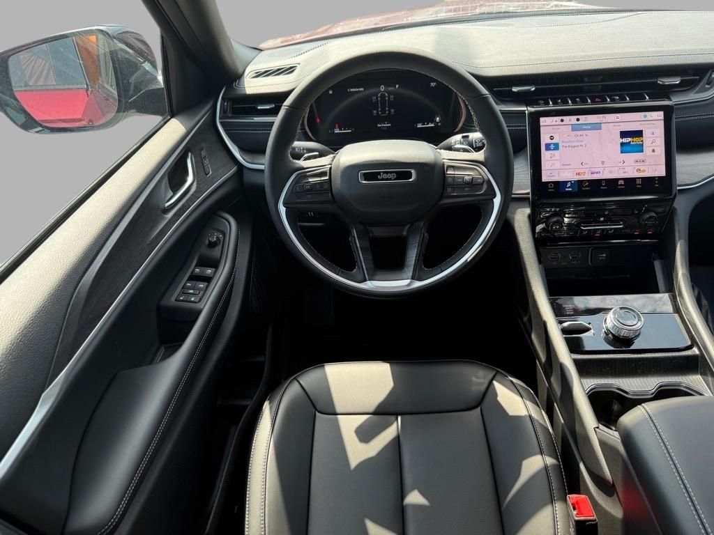 2025 Jeep Grand Cherokee Limited photo 4