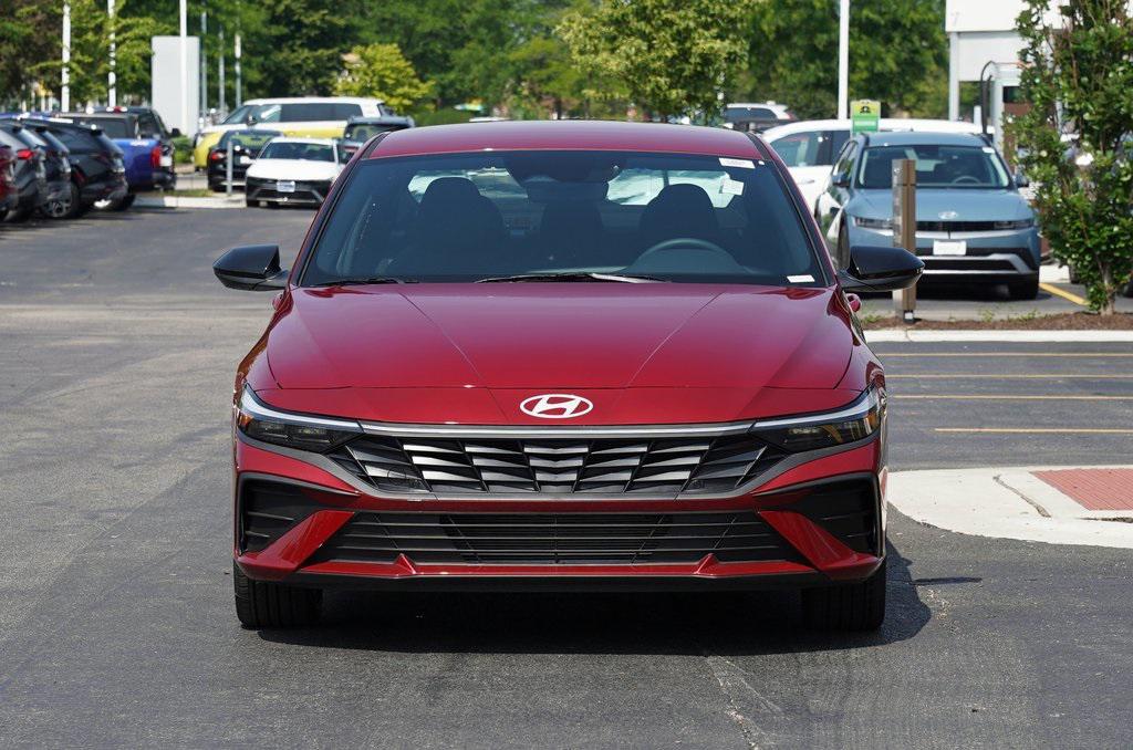 2025 Hyundai Elantra SEL Sport photo 2