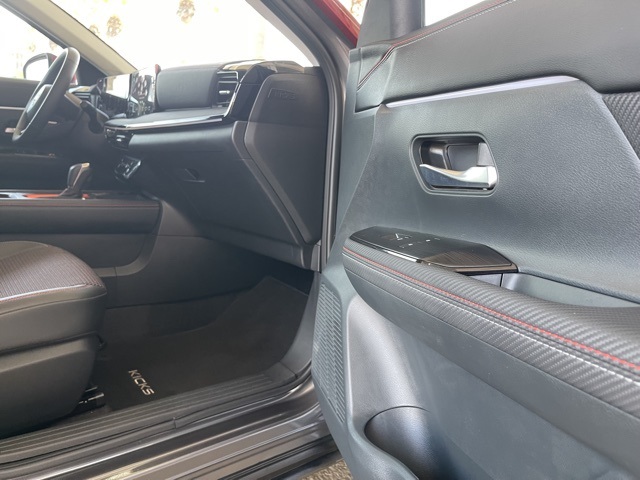 2025 Nissan Kicks SR photo 17