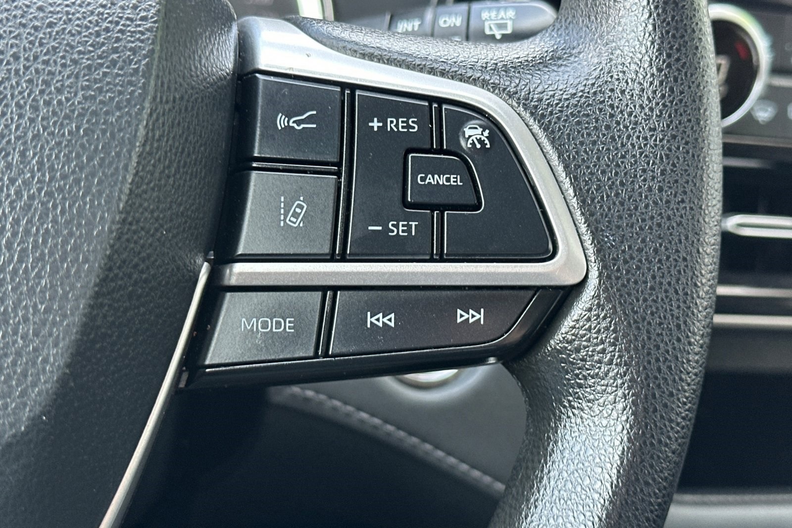 2023 Toyota Highlander L photo 27