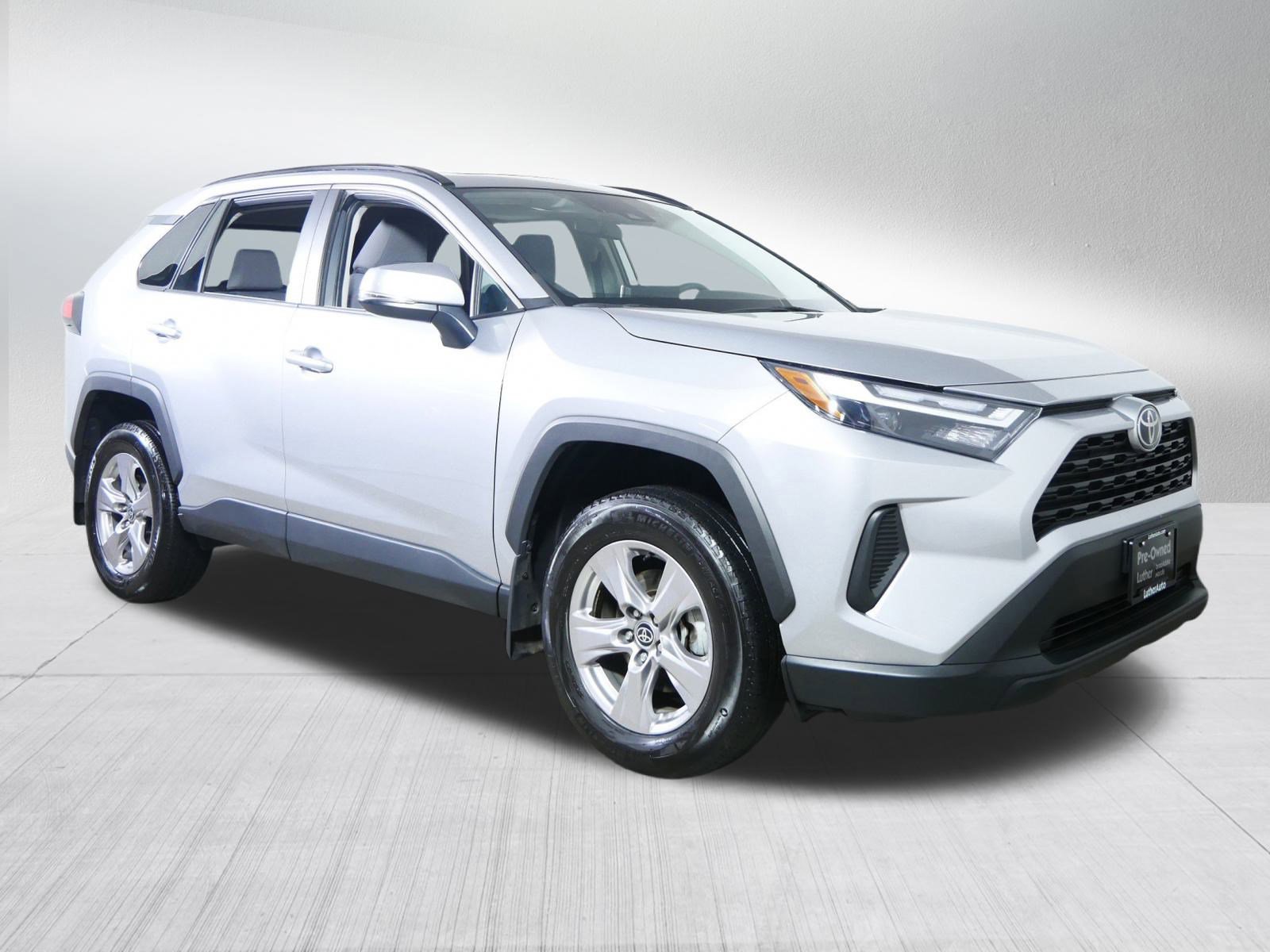 2023 Toyota RAV4 XLE's photo