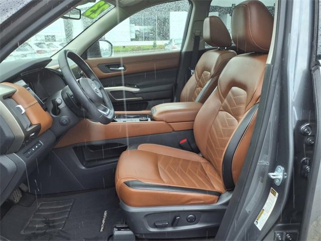 2023 Nissan Pathfinder Platinum photo 18