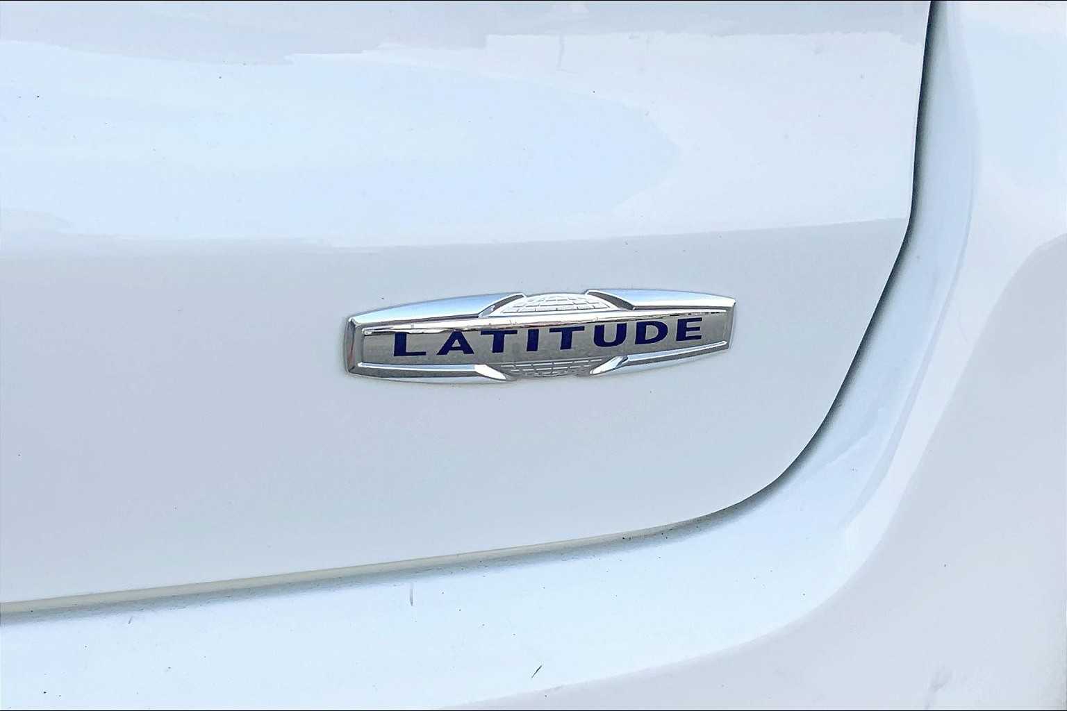 2024 Jeep Compass Latitude photo 9