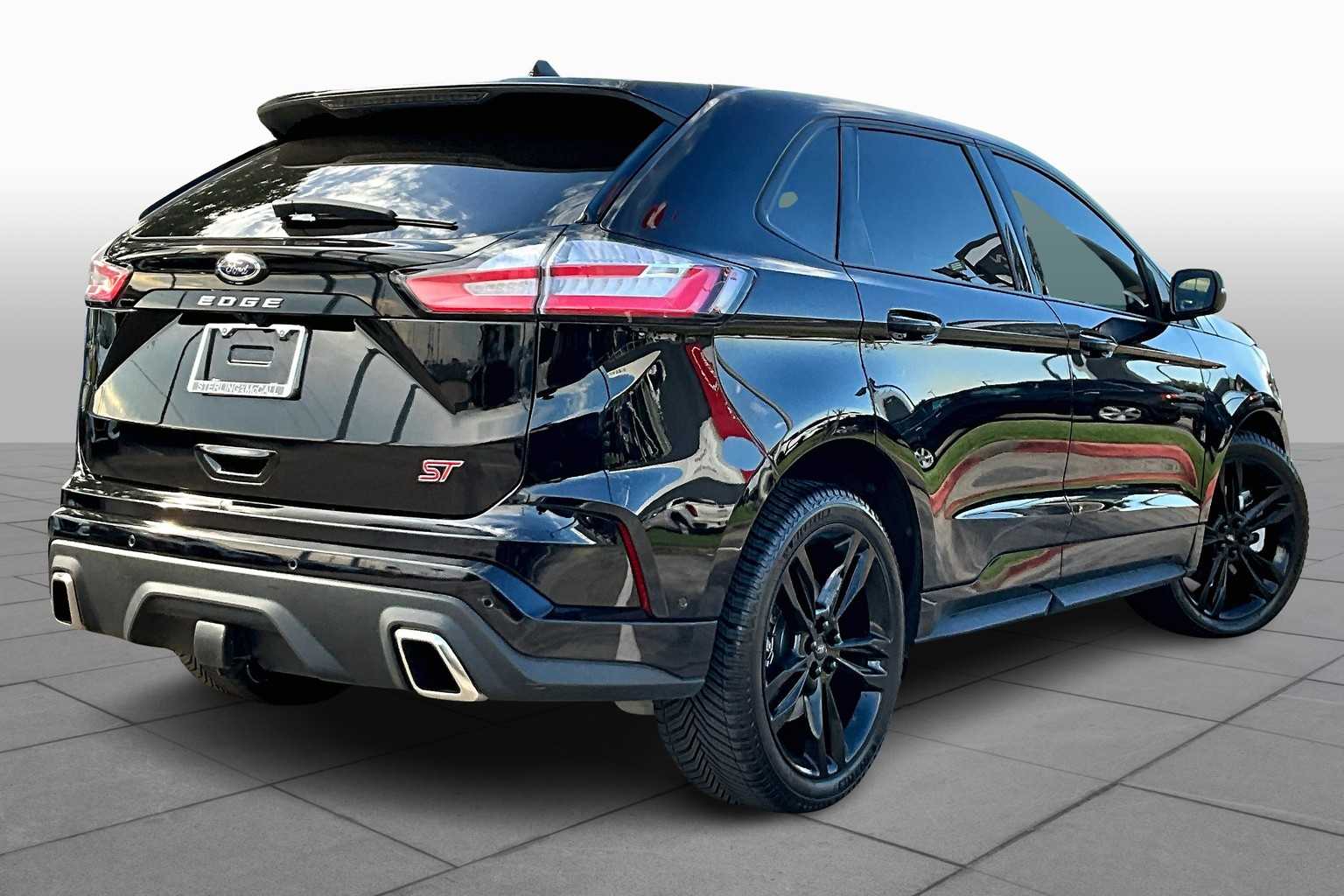 2022 Ford Edge ST photo 11