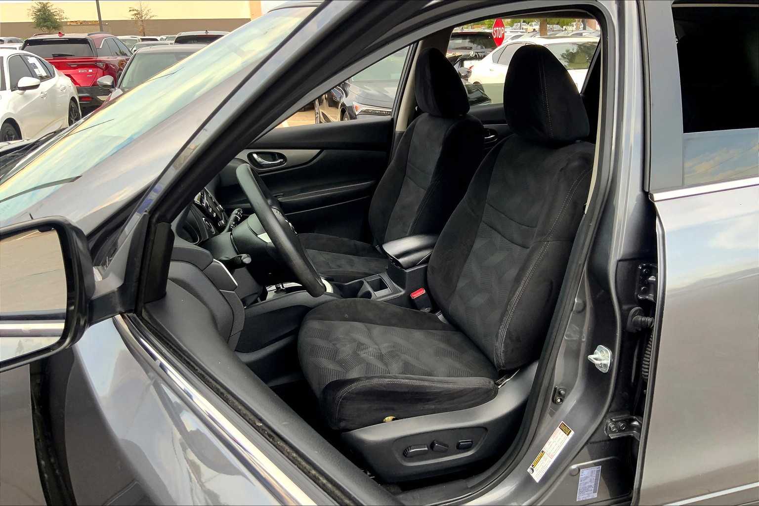 2016 Nissan Rogue SV photo 7